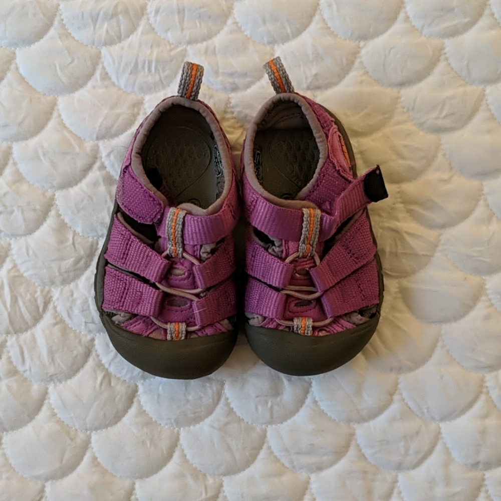 NWOB Keen Sandals size 4